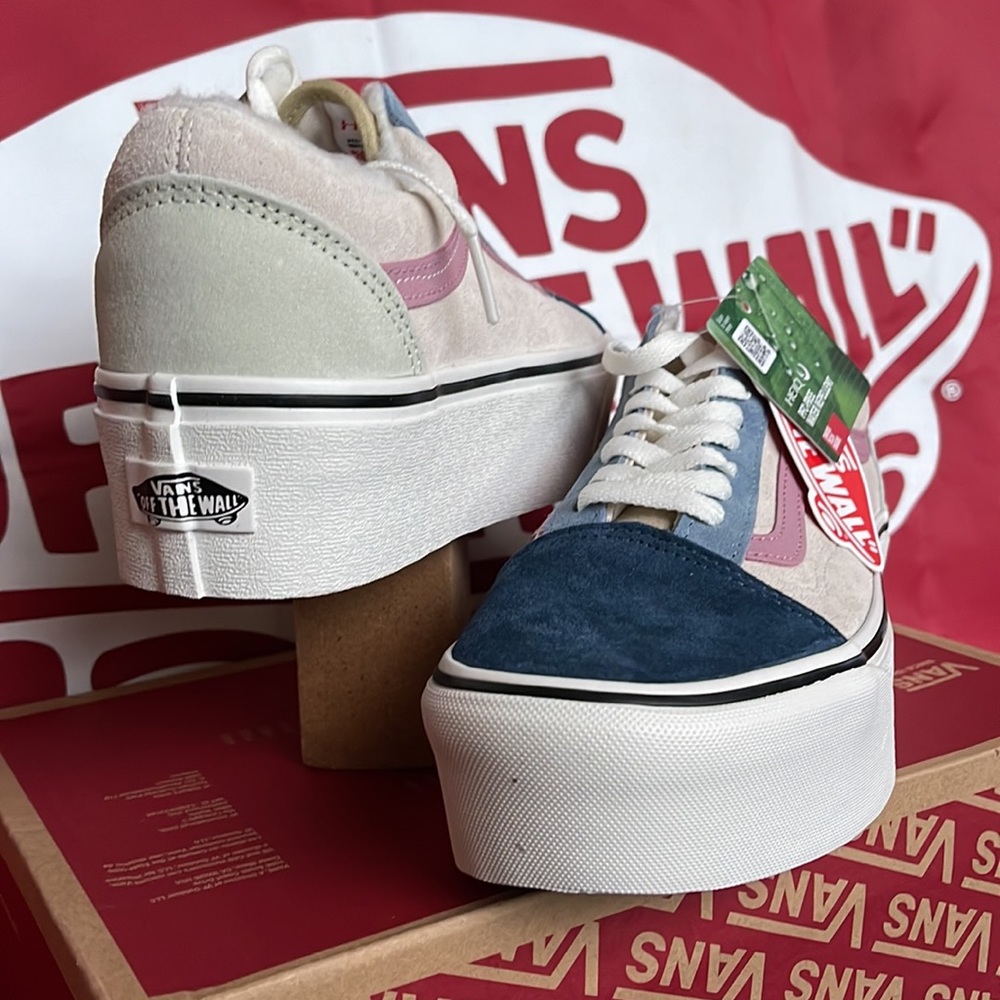 Vans Old Skool Stacked 
Pig Suede/Sherpa Multi Co
VNOA7Q5MMUL
WMNS Platforms - Picture 10 of 16
